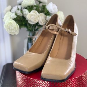 Aldo ladies tan coloured shoes with ankle strap.